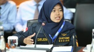 Kisah Putri, Gadis 16 Tahun Asal Bone Jadi Direktur Jenderal Bea dan Cukai 1 Kisah Putri, Gadis 16 Tahun Asal Bone Jadi Direktur Jenderal Bea dan Cukai