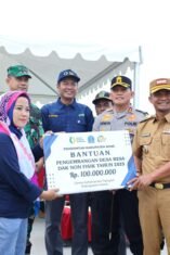 Tanam Perdana Padi di Awangpone, Bupati Bone Serahkan Bantuan 3 Unit Pompa Air Senilai Rp 60 Juta