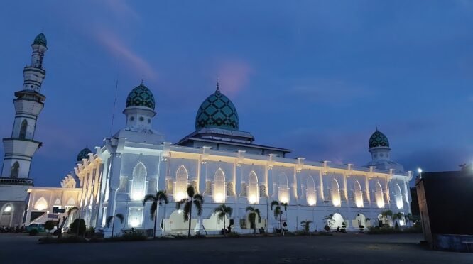 Dari Masjid Tertua hingga Kubah Songkok Recca, Inilah 4 Masjid Paling Ikonik di Bone 1 Dari Masjid Tertua hingga Kubah Songkok Recca, Inilah 4 Masjid Paling Ikonik di Bone
