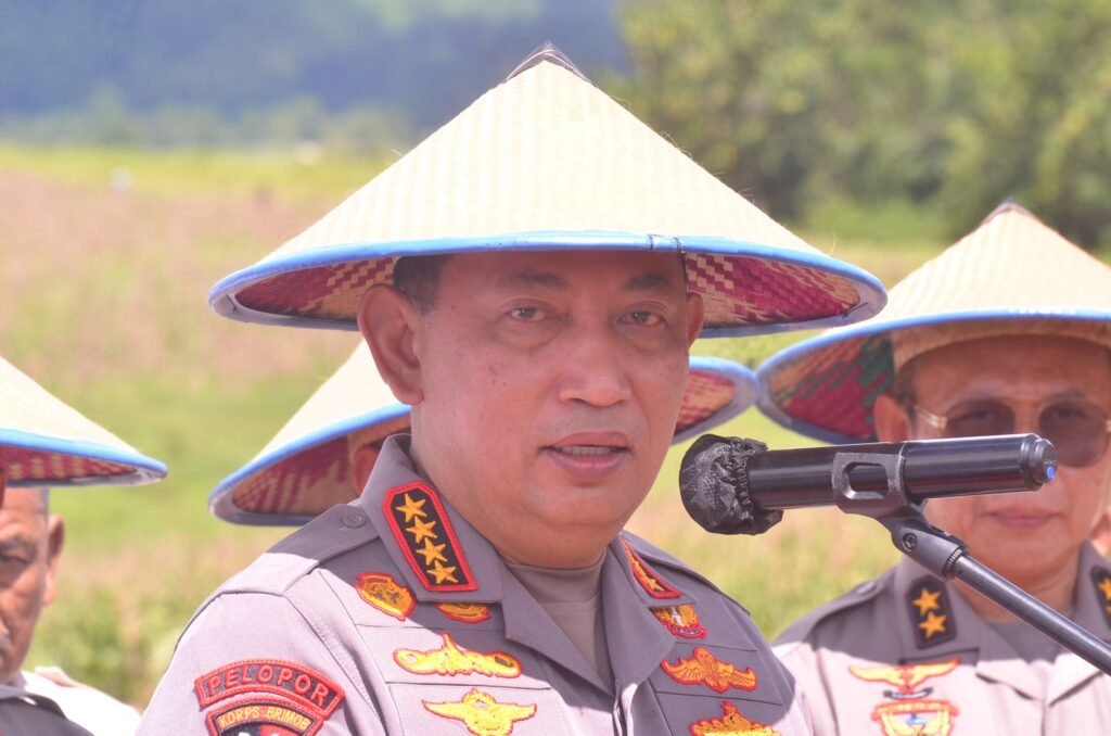 FOTO: Kapolri dan Mentan Hadiri Panen Raya Jagung di Ponre Bone