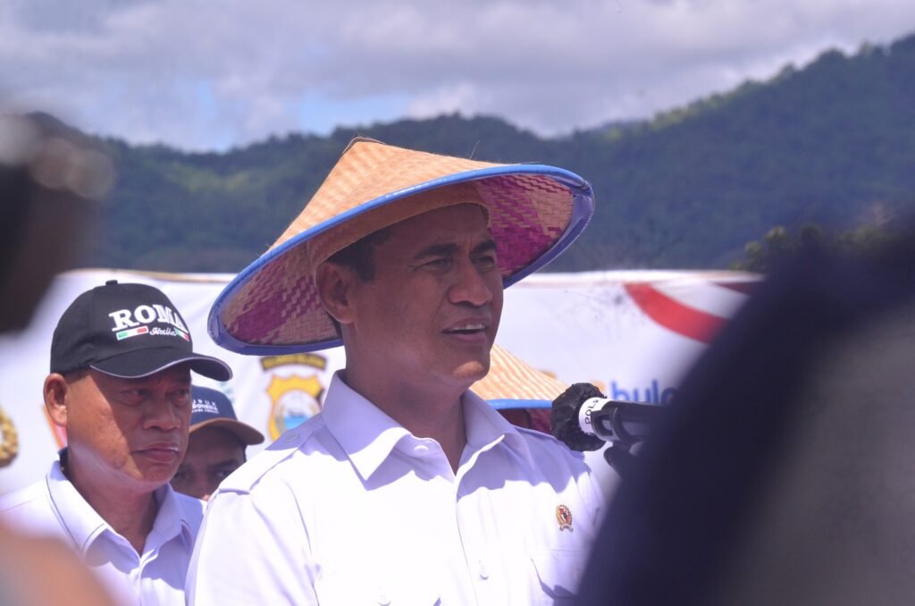 FOTO: Kapolri dan Mentan Hadiri Panen Raya Jagung di Ponre Bone