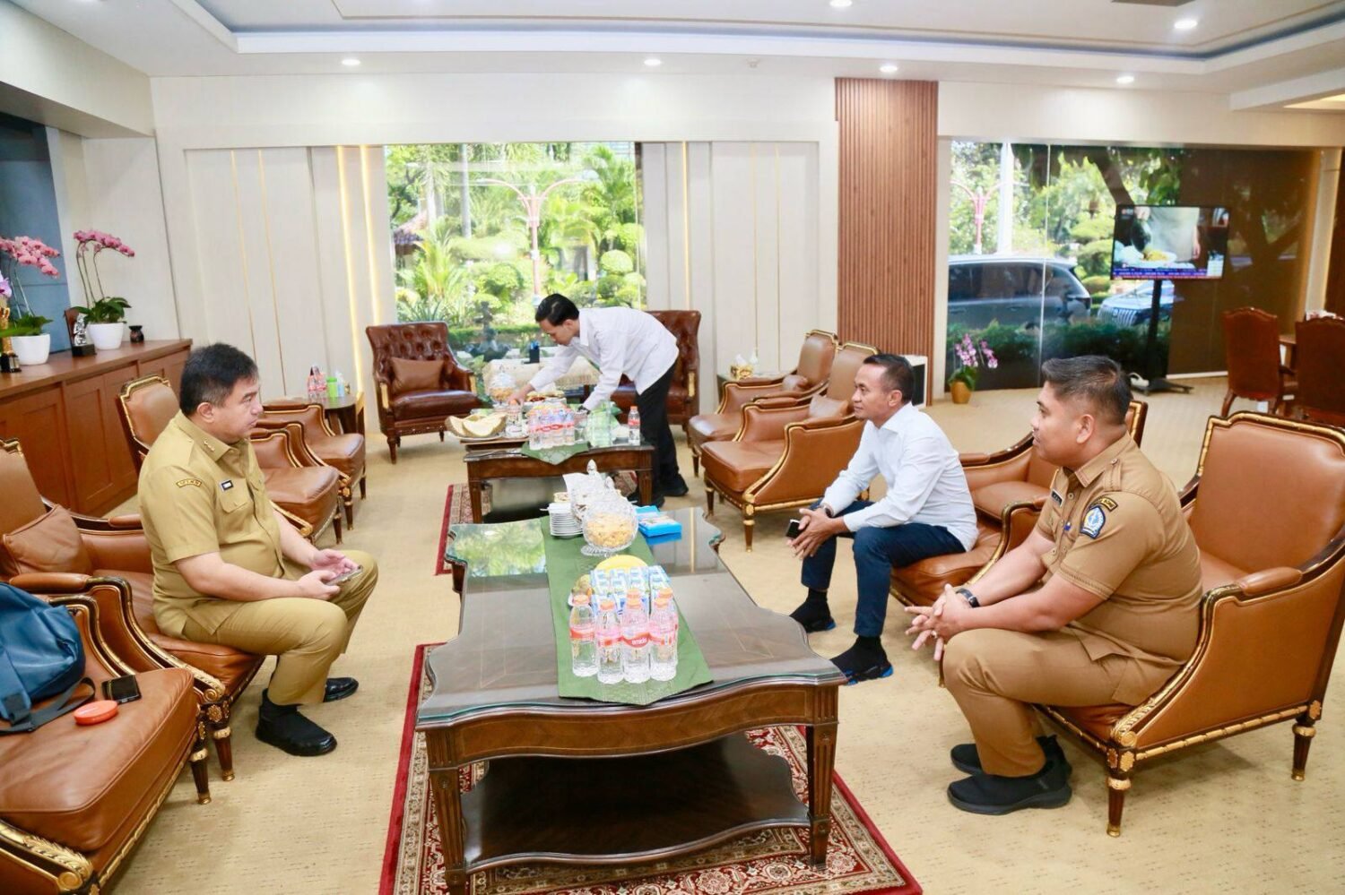 Foto: Bupati Bone Kunjungi Kemendagri Bahas Langkah Percepatan Pembangunan Daerah 2 Foto: Bupati Bone Kunjungi Kemendagri Bahas Langkah Percepatan Pembangunan Daerah