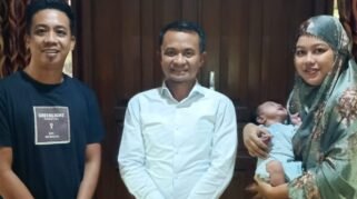 Langsung Jenguk! Bupati Bone Temui Balita Idap Penyakit Jantung Asal Mare yang Dirawat di Jakarta 3 Langsung Jenguk! Bupati Bone Temui Balita Idap Penyakit Jantung Asal Mare yang Dirawat di Jakarta