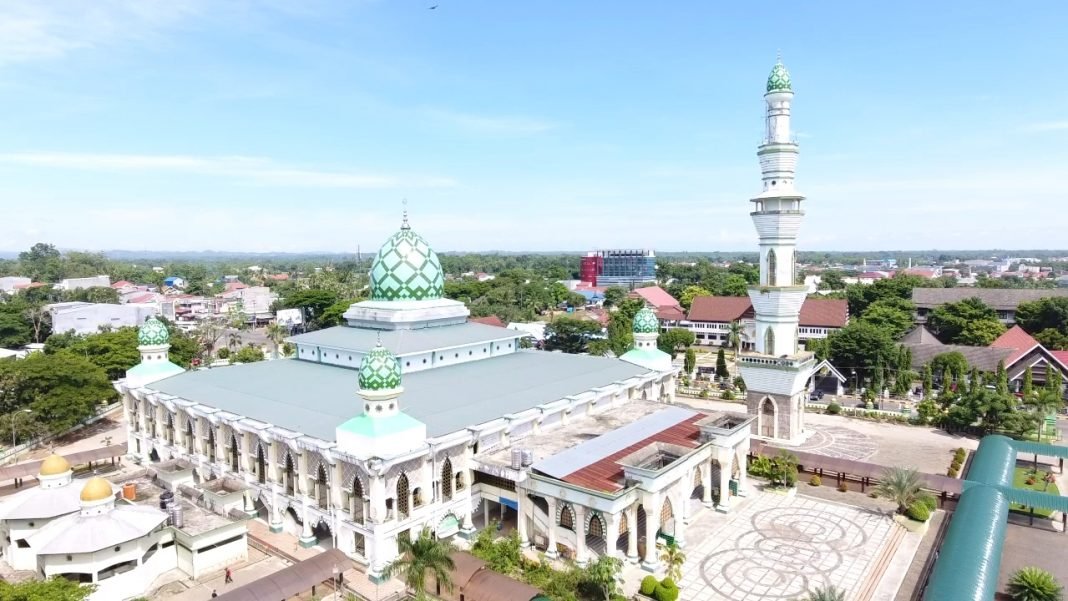 Dari Masjid Tertua hingga Kubah Songkok Recca, Inilah 4 Masjid Paling Ikonik di Bone 4 Masjid Raya Watampone, Simbol Kesalehan Raja Bone