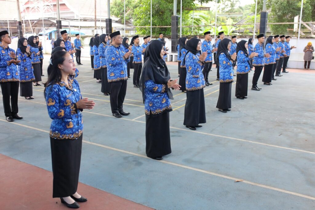 70 CPNS Bone Terima SK, Bupati Perintahkan Tes Urine di Tempat untuk Perangi Narkoba 12 70 CPNS Bone Terima SK, Bupati Perintahkan Tes Urine di Tempat untuk Perangi Narkoba