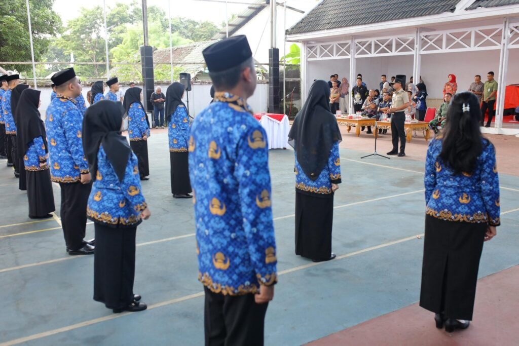 70 CPNS Bone Terima SK, Bupati Perintahkan Tes Urine di Tempat untuk Perangi Narkoba 11 70 CPNS Bone Terima SK, Bupati Perintahkan Tes Urine di Tempat untuk Perangi Narkoba