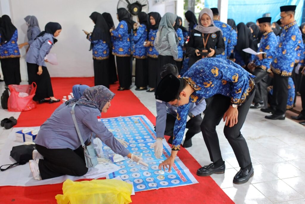 70 CPNS Bone Terima SK, Bupati Perintahkan Tes Urine di Tempat untuk Perangi Narkoba 9 70 CPNS Bone Terima SK, Bupati Perintahkan Tes Urine di Tempat untuk Perangi Narkoba