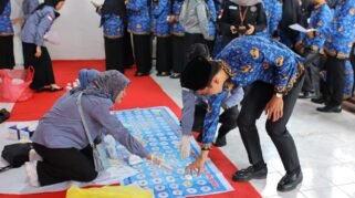 70 CPNS Bone Terima SK, Bupati Perintahkan Tes Urine di Tempat untuk Perangi Narkoba 2 70 CPNS Bone Terima SK, Bupati Perintahkan Tes Urine di Tempat untuk Perangi Narkoba