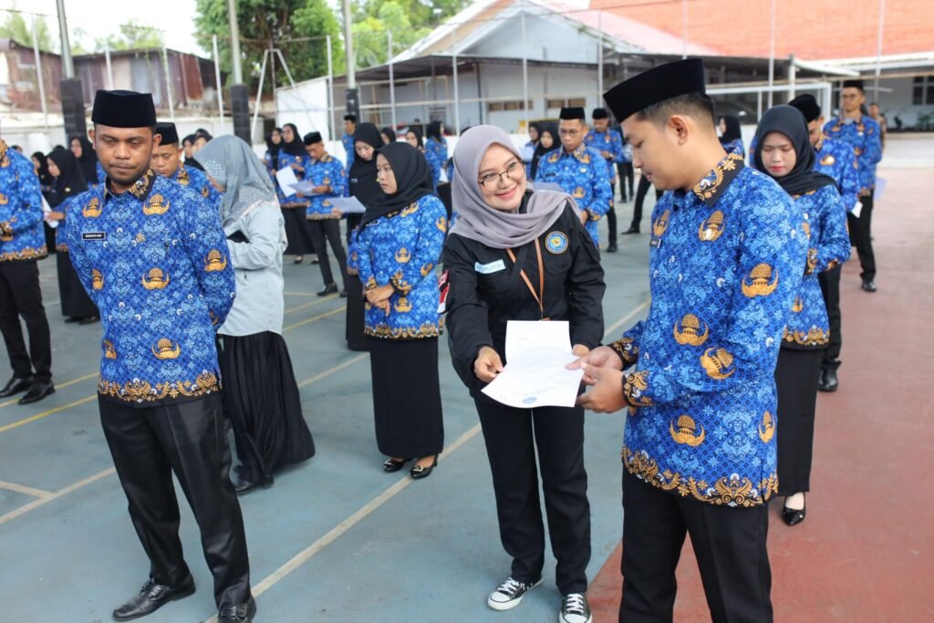 70 CPNS Bone Terima SK, Bupati Perintahkan Tes Urine di Tempat untuk Perangi Narkoba 8 70 CPNS Bone Terima SK, Bupati Perintahkan Tes Urine di Tempat untuk Perangi Narkoba
