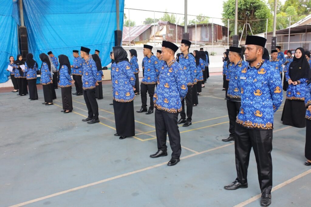 70 CPNS Bone Terima SK, Bupati Perintahkan Tes Urine di Tempat untuk Perangi Narkoba 6 70 CPNS Bone Terima SK, Bupati Perintahkan Tes Urine di Tempat untuk Perangi Narkoba