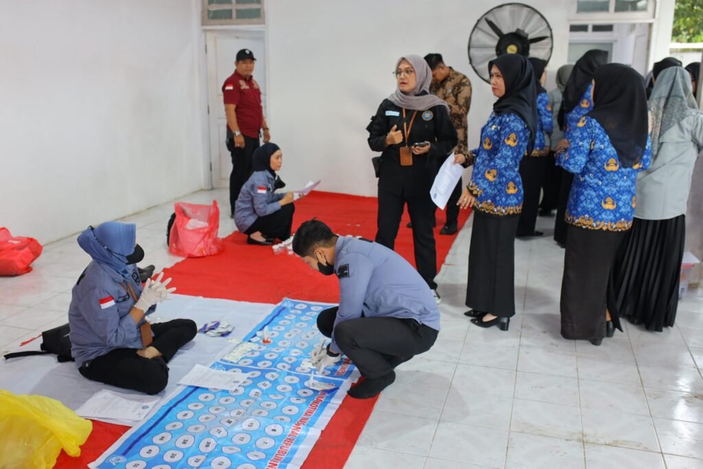 70 CPNS Bone Terima SK, Bupati Perintahkan Tes Urine di Tempat untuk Perangi Narkoba 5 70 CPNS Bone Terima SK, Bupati Perintahkan Tes Urine di Tempat untuk Perangi Narkoba