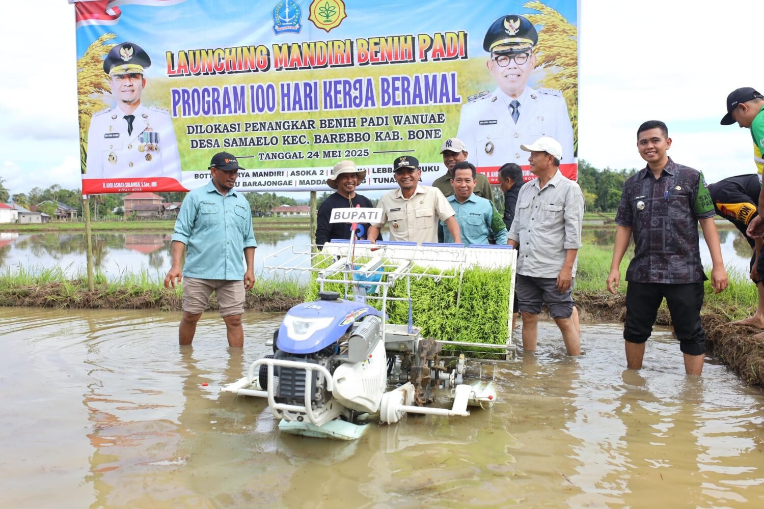 Tunaikan Program 100 Hari Kerja, Andi Asman Sulaiman Bagikan Benih Padi Gratis di Barebbo 2 Tunaikan Program 100 Hari Kerja, Andi Asman Sulaiman Bagikan Benih Padi Gratis di Barebbo