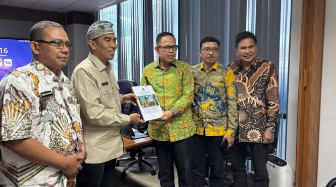 Dorong 6 Rencana Strategis, Wabup Bone Bawa Wisata Tanjung Pallette ke Kemenparekraf 1 Dorong 6 Rencana Strategis, Wabup Bone Bawa Wisata Tanjung Pallette ke Kemenparekraf