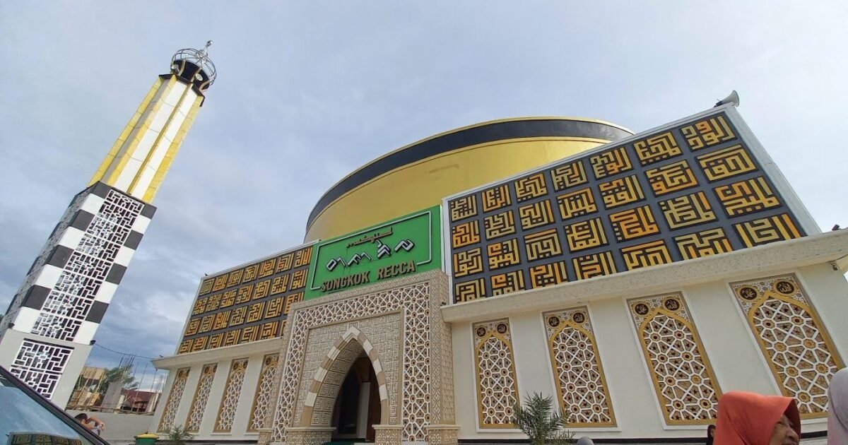 Dari Masjid Tertua hingga Kubah Songkok Recca, Inilah 4 Masjid Paling Ikonik di Bone 5 Masjid Amirul Haq, Perpaduan Islam dan Kearifan Lokal
