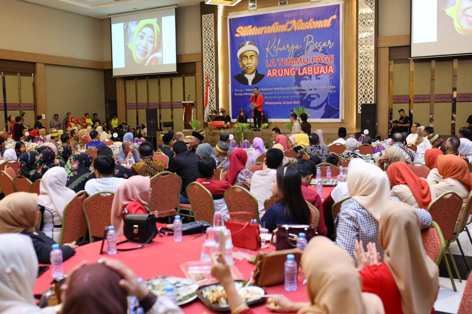 Bupati Bone Hadiri Ramah Tamah Keluarga Besar La Temmu Page Arung Labuaja