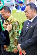 Bupati Bone Terima Pin Emas di Milad ke-71 UMI Makassar, Diakui Sebagai Salah Satu Alumni Terbaik