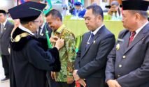 Bupati Bone Terima Pin Emas di Milad ke-71 UMI Makassar, Diakui Sebagai Salah Satu Alumni Terbaik