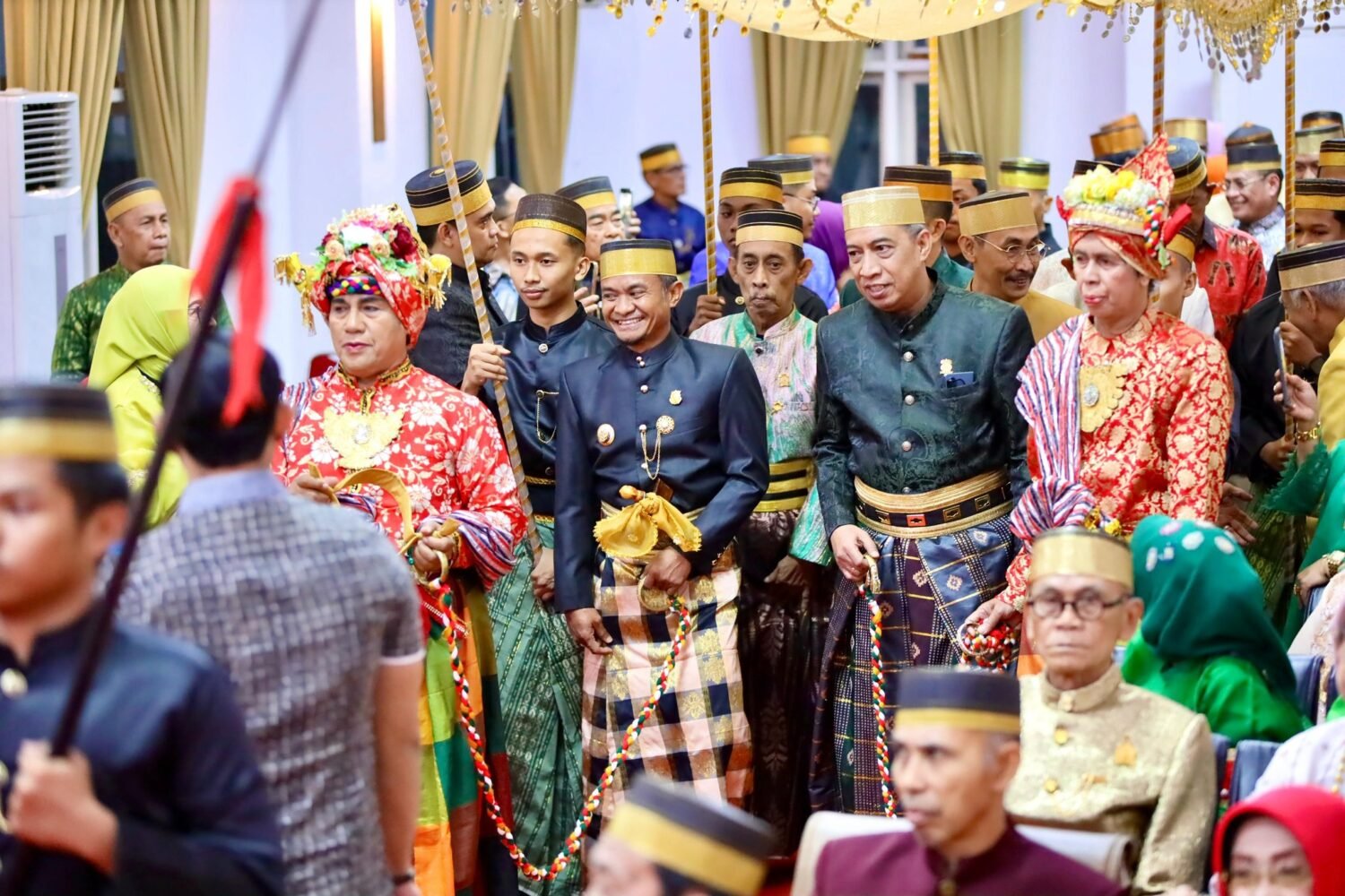 Bupati Bone Terima Pin Kehormatan Saat Hadiri Pelantikan DPP KKWA 2025