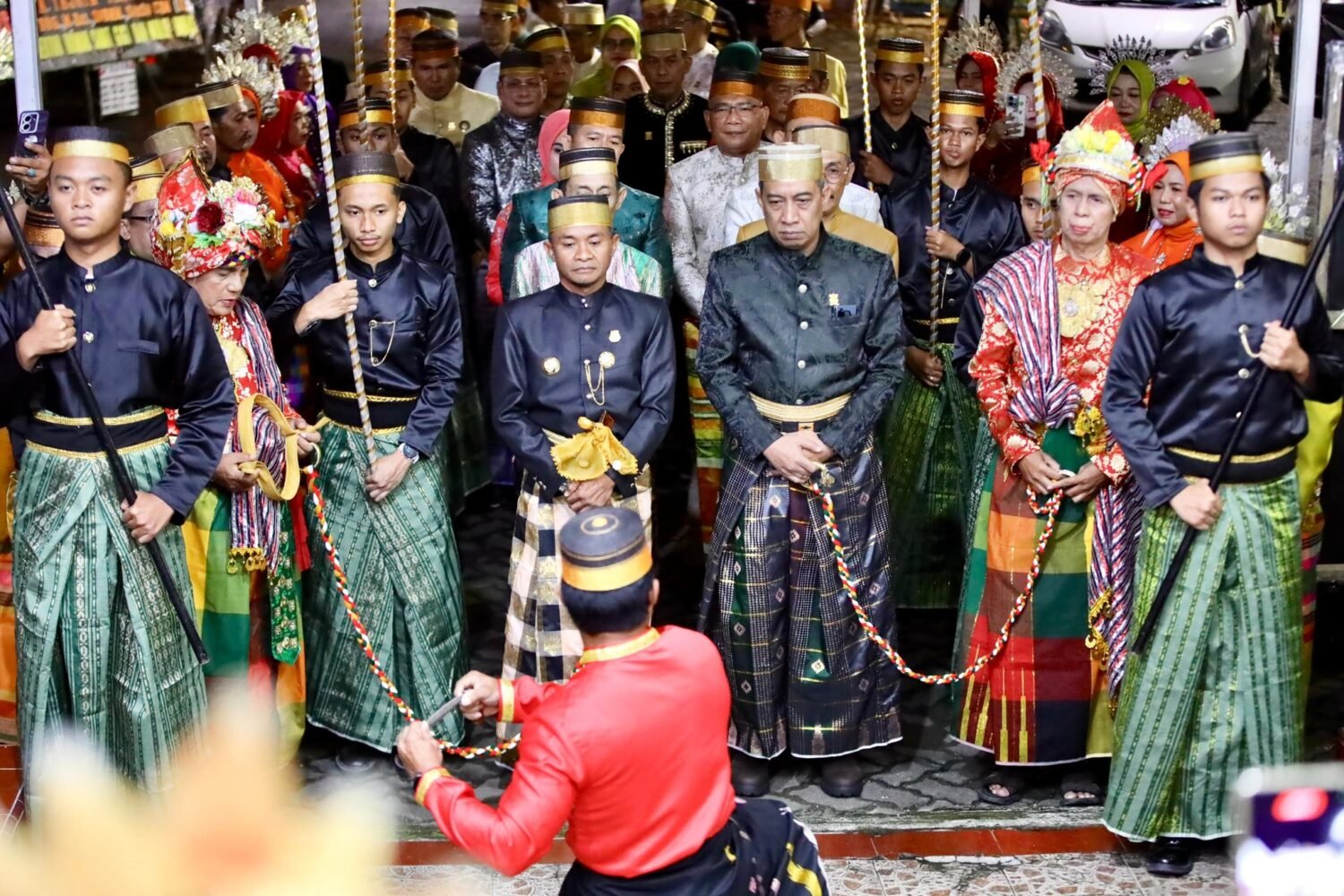 Bupati Bone Terima Pin Kehormatan Saat Hadiri Pelantikan DPP KKWA 2025