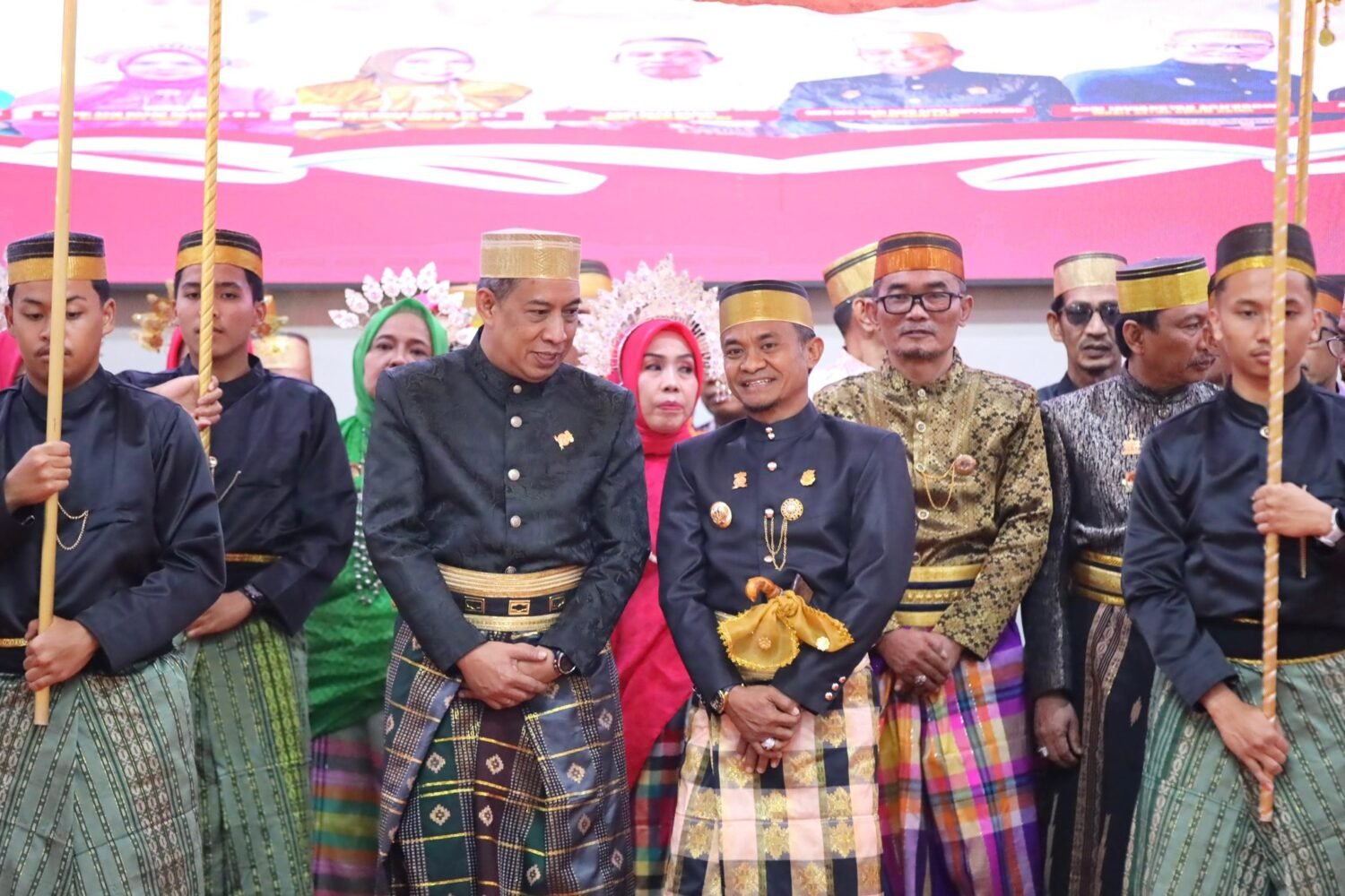 Bupati Bone Terima Pin Kehormatan Saat Hadiri Pelantikan DPP KKWA 2025