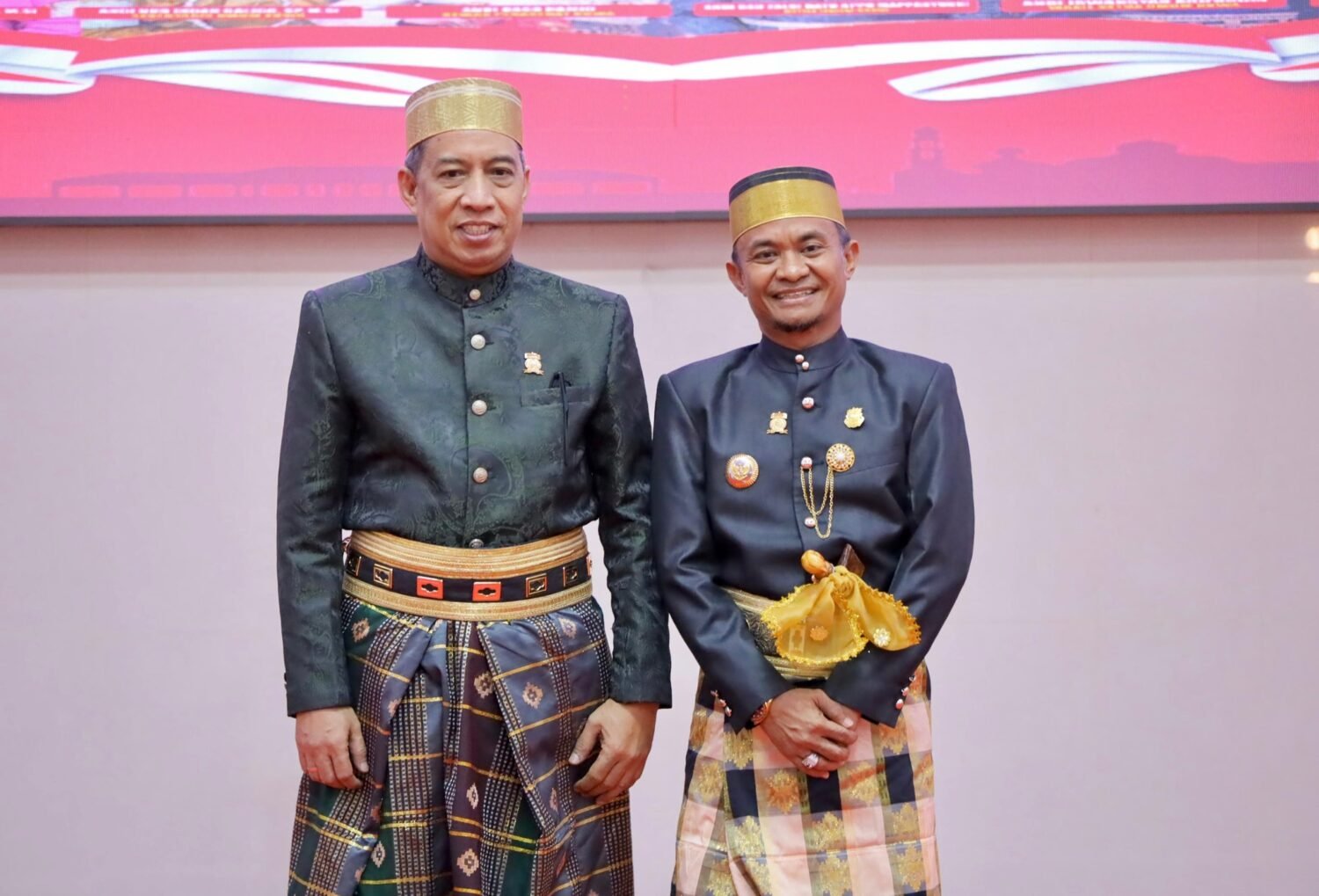 Bupati Bone Terima Pin Kehormatan Saat Hadiri Pelantikan DPP KKWA 2025