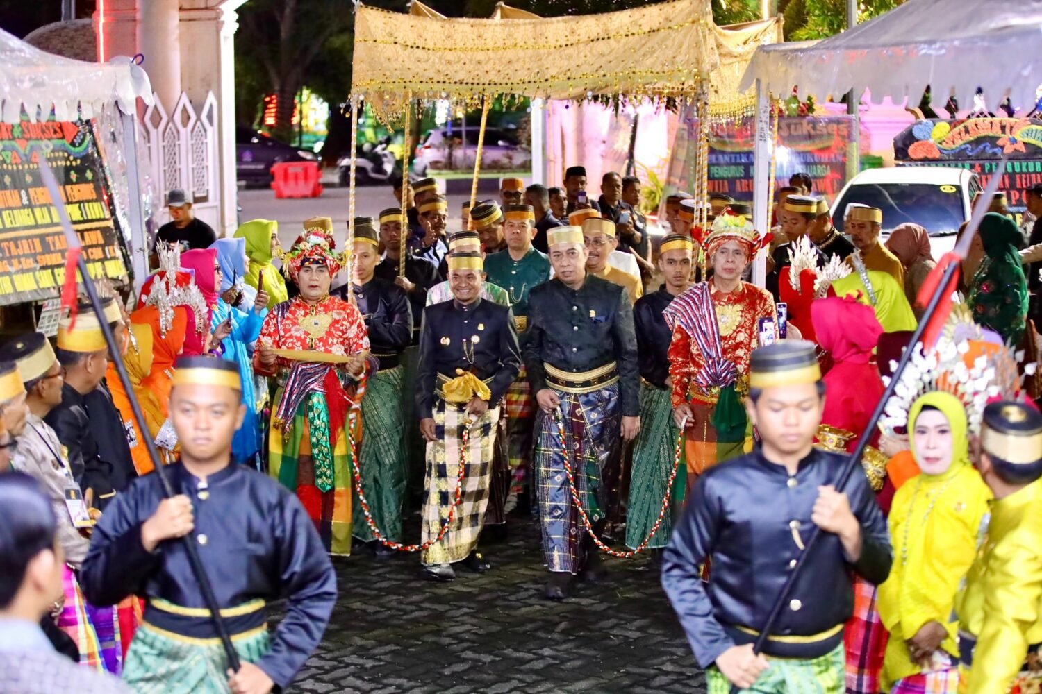 Bupati Bone Terima Pin Kehormatan Saat Hadiri Pelantikan DPP KKWA 2025