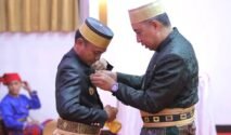 Bupati Bone Terima Pin Kehormatan Saat Hadiri Pelantikan DPP KKWA 2025