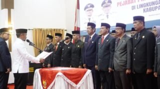 Mutasi Pejabat Pemkab: Bupati Bone Lantik 17 Pejabat Eselon II, Ini Daftar Lengkap Nama-namanya 3 Mutasi Pejabat Pemkab: Bupati Bone Lantik 17 Pejabat Eselon II, Ini Daftar Lengkap Nama-namanya
