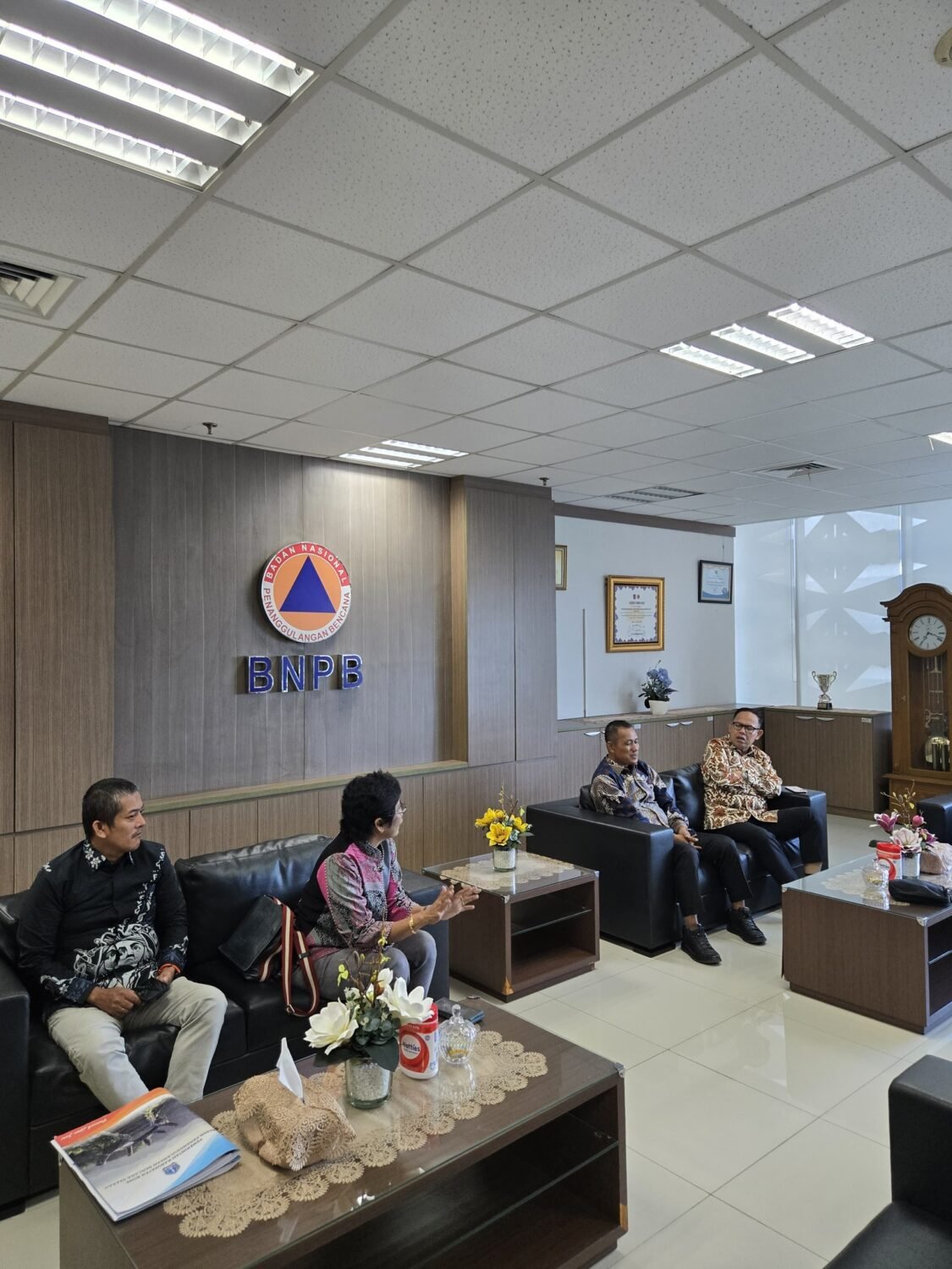 Wabup Andi Akmal Kunjungi BNPB Bahas Pencegahan Bencana di Bone 7 Wabup Andi Akmal Kunjungi BNPB Bahas Pencegahan Bencana di Bone