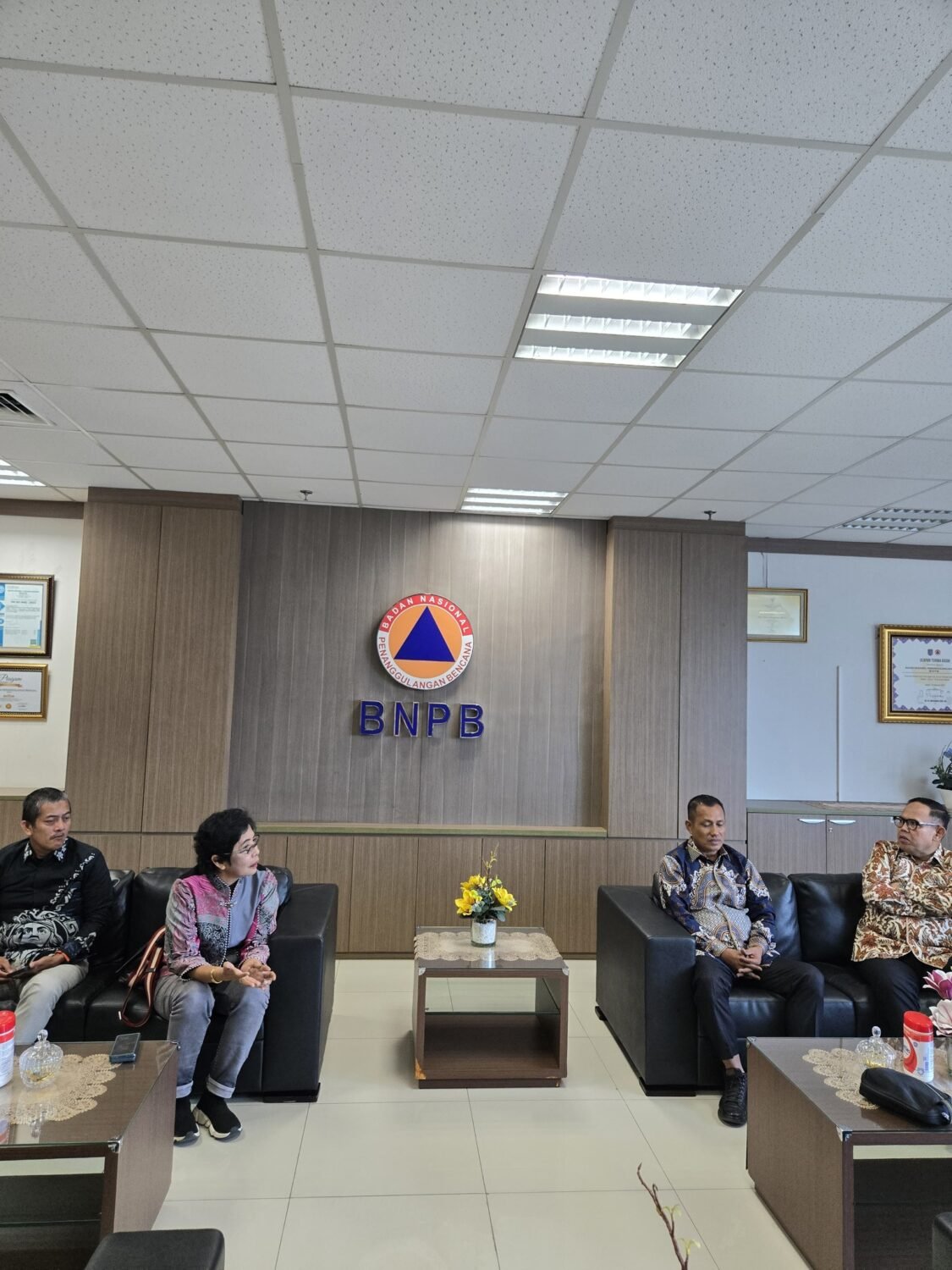 Wabup Andi Akmal Kunjungi BNPB Bahas Pencegahan Bencana di Bone 6 Wabup Andi Akmal Kunjungi BNPB Bahas Pencegahan Bencana di Bone