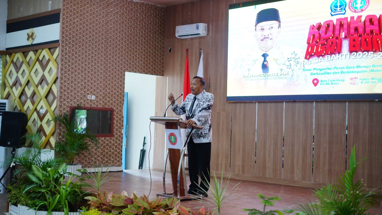 Konkab PGRI Bone 2025 Resmi Digelar, Usung Semangat Guru Menuju Bone Maberre' 8 Konkab PGRI Bone 2025 Resmi Digelar, Usung Semangat Guru Menuju Bone Maberre'