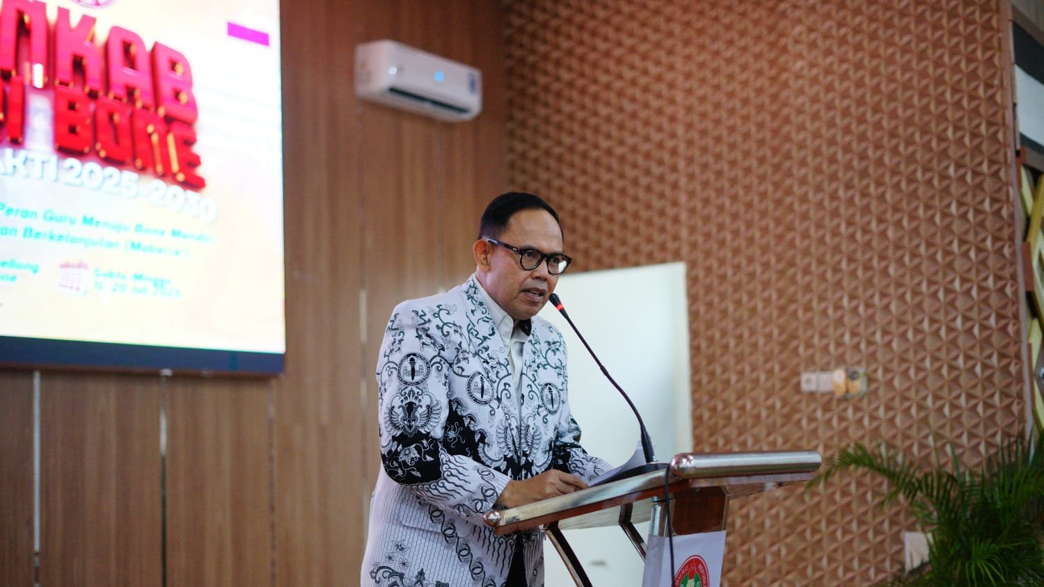 Konkab PGRI Bone 2025 Resmi Digelar, Usung Semangat Guru Menuju Bone Maberre' 5 Konkab PGRI Bone 2025 Resmi Digelar, Usung Semangat Guru Menuju Bone Maberre'
