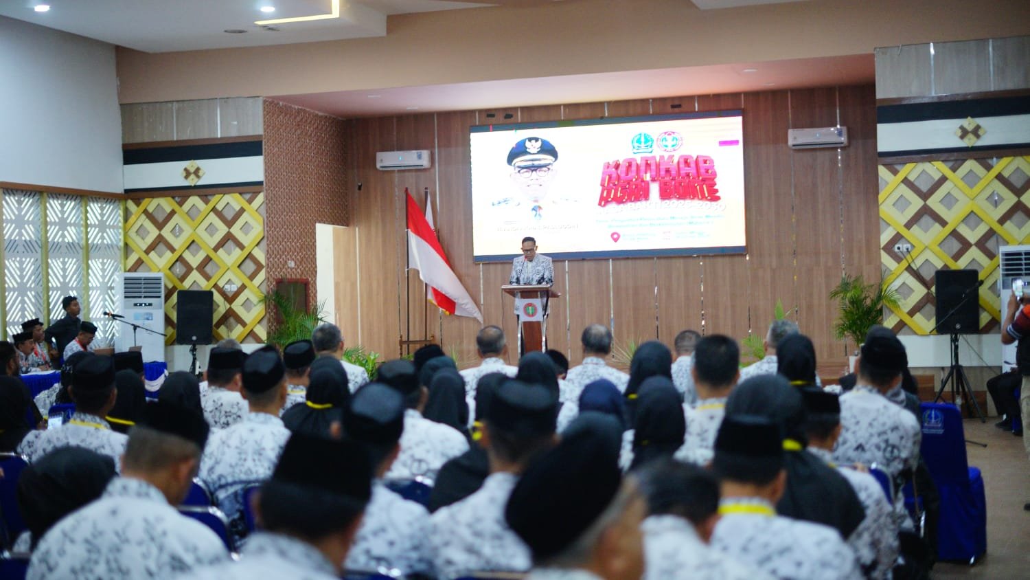 Konkab PGRI Bone 2025 Resmi Digelar, Usung Semangat Guru Menuju Bone Maberre' 3 Konkab PGRI Bone 2025 Resmi Digelar, Usung Semangat Guru Menuju Bone Maberre'