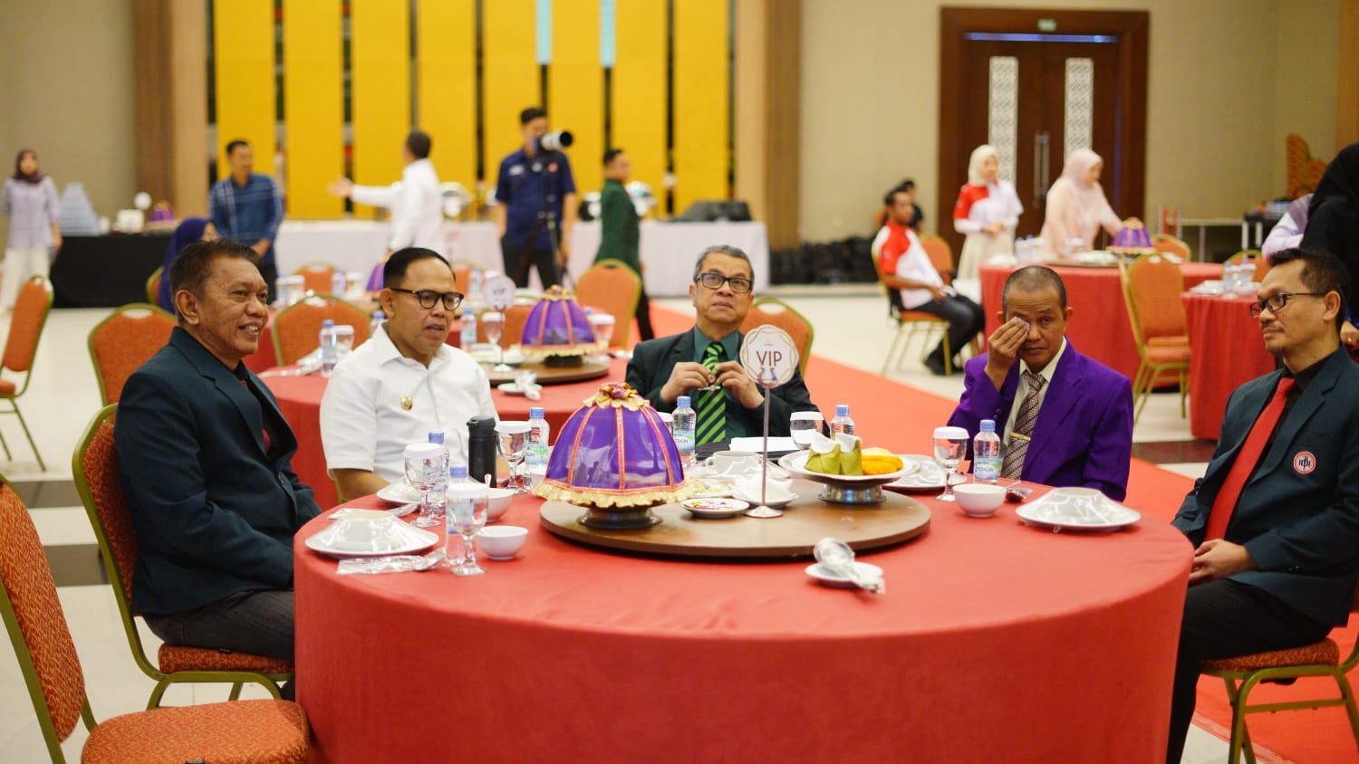 Resmi Dilantik! dr. Muh. Nur Abadi Nahkodai IDI Bone Periode 2025–2028 2 Resmi Dilantik! dr. Muh. Nur Abadi Nahkodai IDI Bone Periode 2025–2028