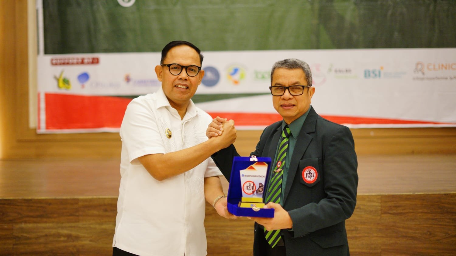 Resmi Dilantik! dr. Muh. Nur Abadi Nahkodai IDI Bone Periode 2025–2028 10 Resmi Dilantik! dr. Muh. Nur Abadi Nahkodai IDI Bone Periode 2025–2028