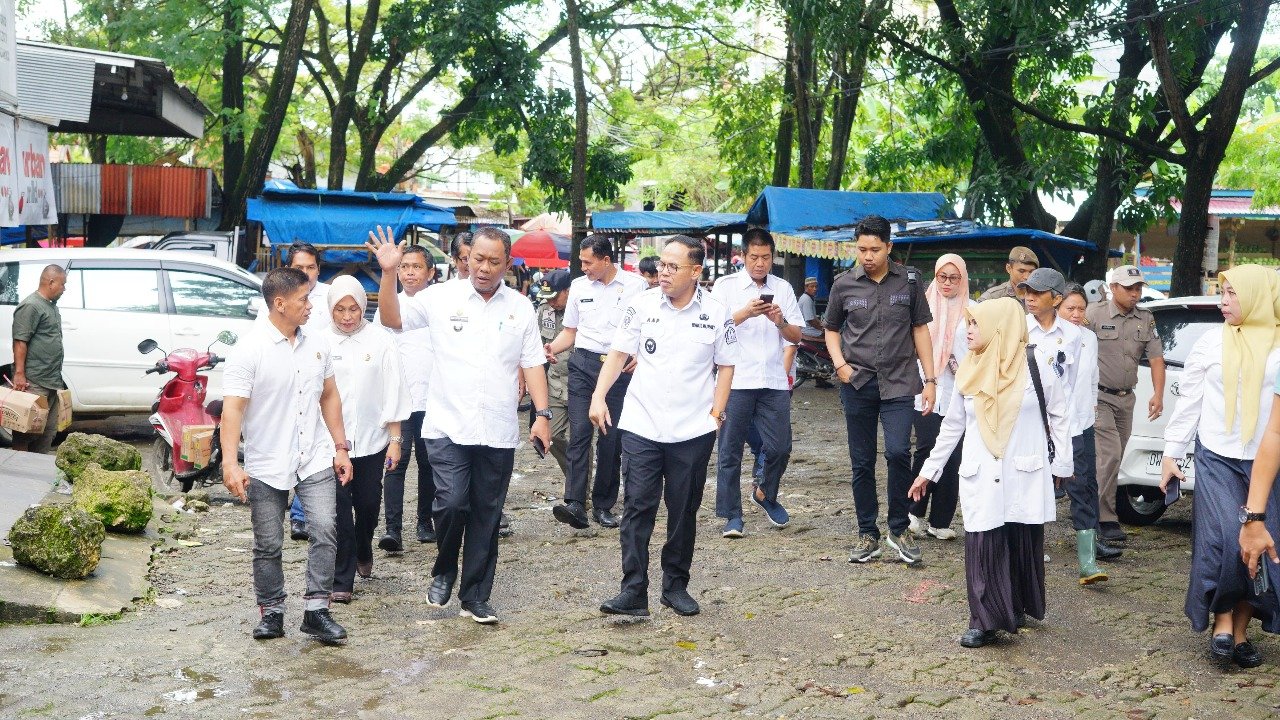 Wakil Bupati Bone Tinjau Pasar Palakka dan BTC, Dengarkan Curhatan Pedagang