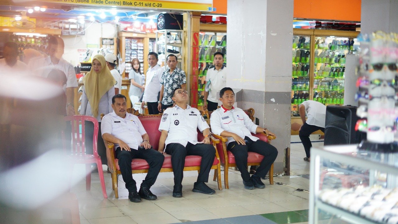 Wakil Bupati Bone Tinjau Pasar Palakka dan BTC, Dengarkan Curhatan Pedagang