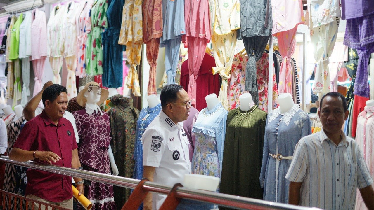 Wakil Bupati Bone Tinjau Pasar Palakka dan BTC, Dengarkan Curhatan Pedagang