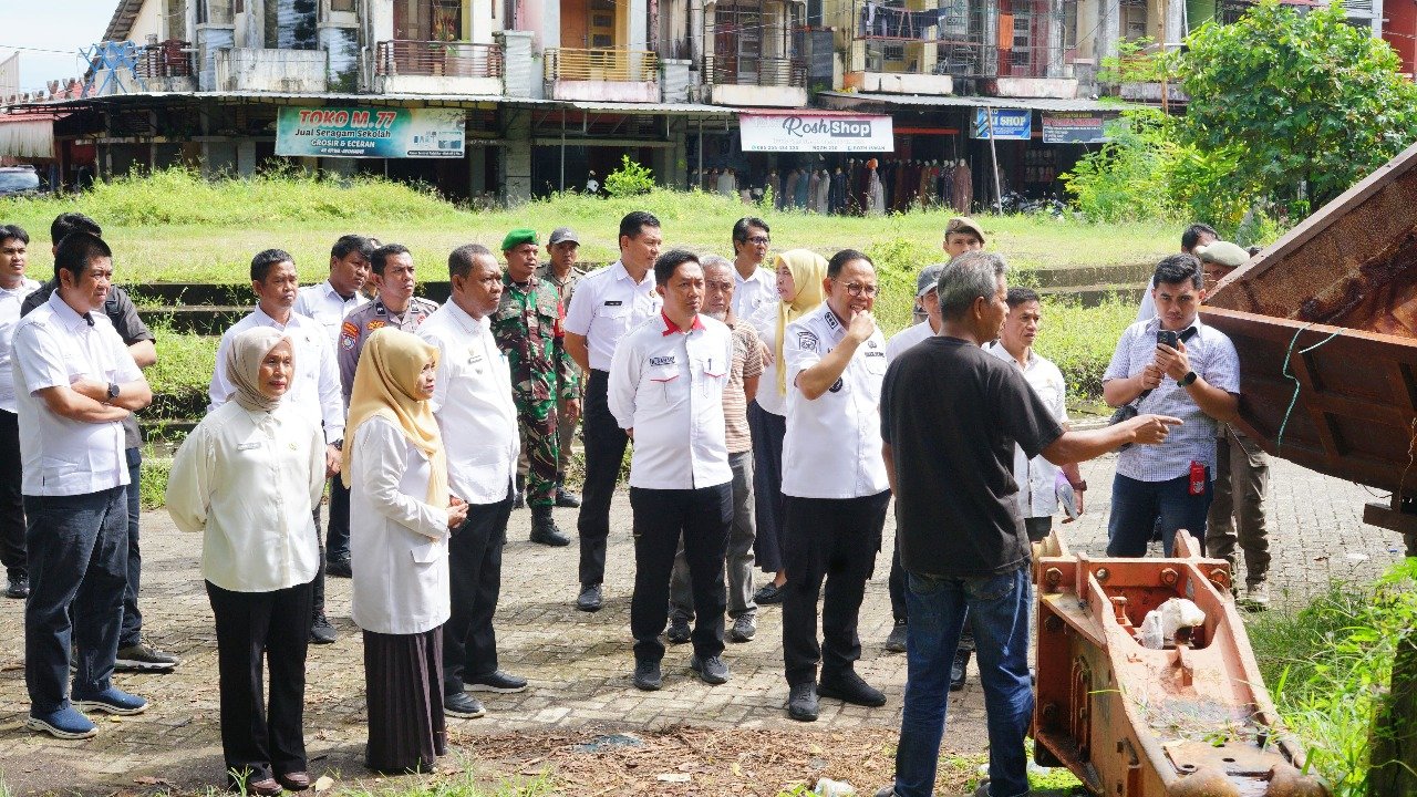 Wakil Bupati Bone Tinjau Pasar Palakka dan BTC, Dengarkan Curhatan Pedagang