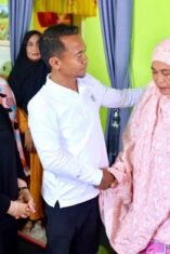 Bupati Bone Berangkatkan Ibu Sarinawati, Korban Demonstrasi Makassar, ke Tanah Suci