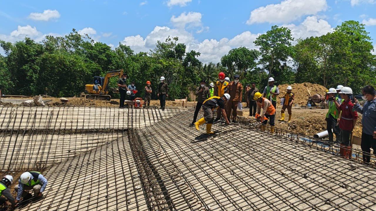 Bupati Bone Tinjau Pembangunan Instalasi Pengelolaan Lumpur Tinja Rp8 Miliar di Passippo