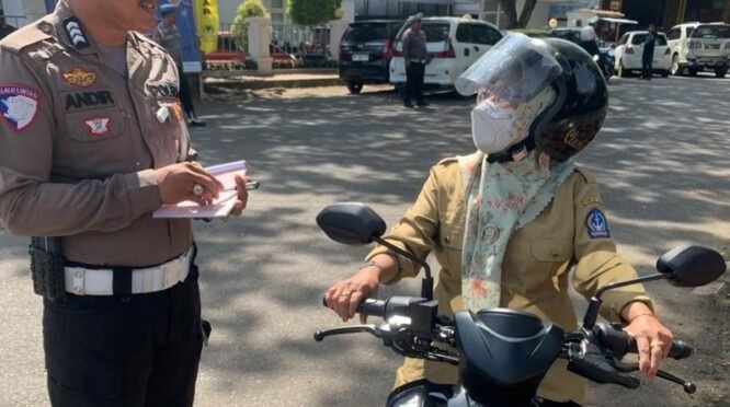 Operasi Zebra Pallawa 2025 Hari Kedua, Puluhan Pelanggar Ditindak Satlantas Polres Bone