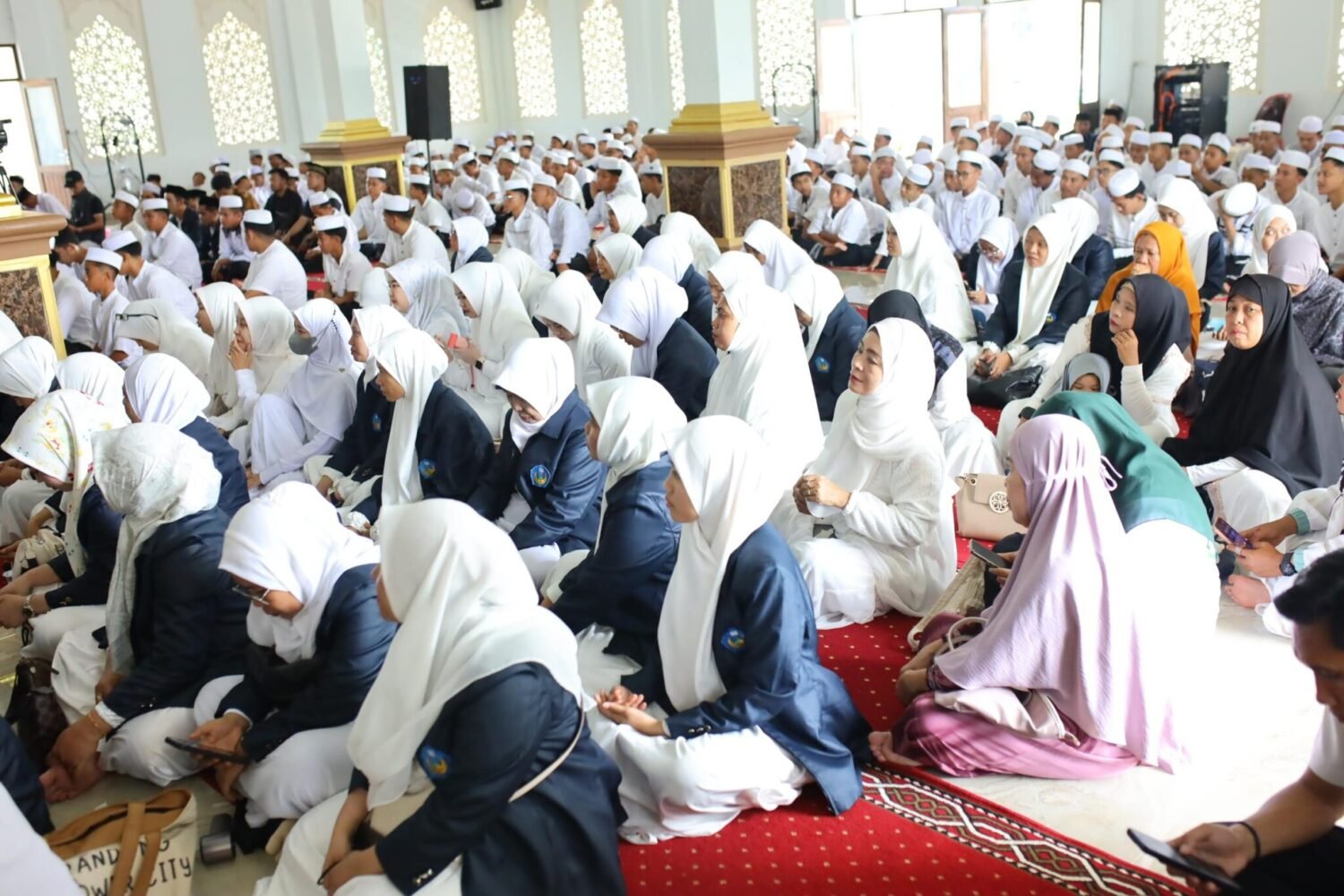 Menag Nasaruddin Umar Buka Milad ke-56 Al-Junaidiyah Biru, Isi Tausiyah Isra Mi’raj di Bone 7 Menag Nasaruddin Umar Buka Milad ke-56 Al-Junaidiyah Biru, Isi Tausiyah Isra Mi’raj di Bone