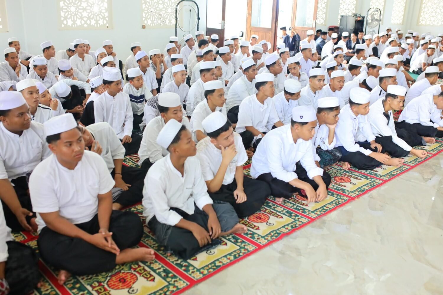 Menag Nasaruddin Umar Buka Milad ke-56 Al-Junaidiyah Biru, Isi Tausiyah Isra Mi’raj di Bone 6 Menag Nasaruddin Umar Buka Milad ke-56 Al-Junaidiyah Biru, Isi Tausiyah Isra Mi’raj di Bone