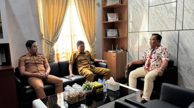 Pemkab Bone Dorong Produk IKM Masuk Bandara Arung Palakka, Ini Tujuannya