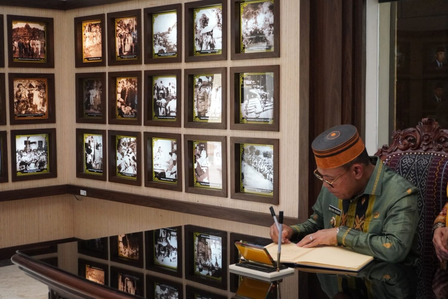 [FOTO] Wakil Bupati Bone Ziarah ke Makam Raja Bone La Pawawoi Karaeng Sigeri di Kalibata