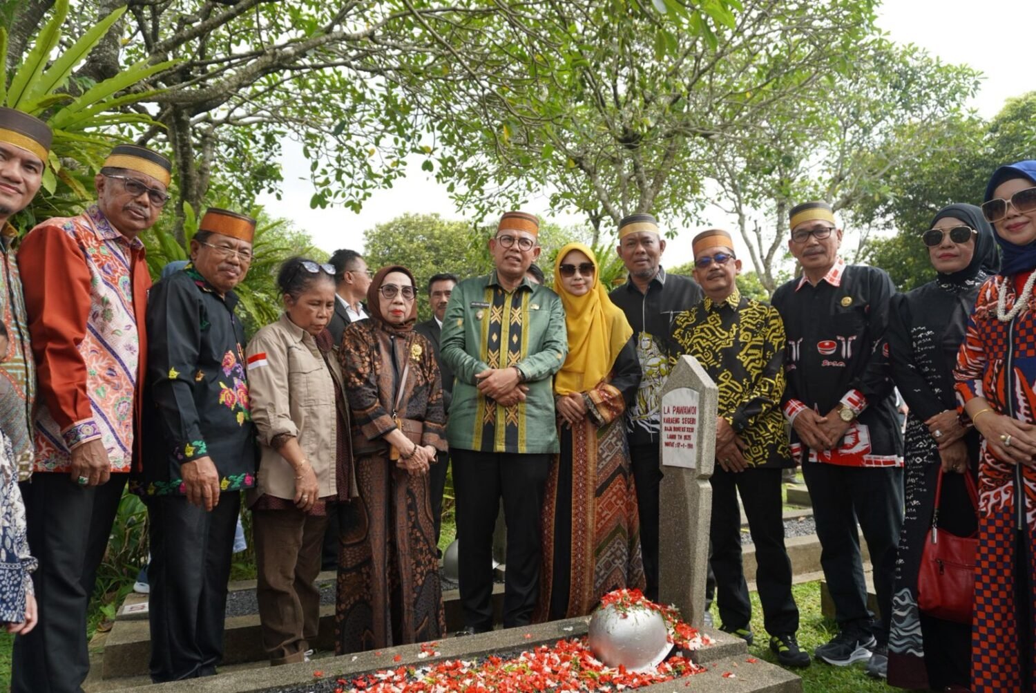 [FOTO] Wakil Bupati Bone Ziarah ke Makam Raja Bone La Pawawoi Karaeng Sigeri di Kalibata