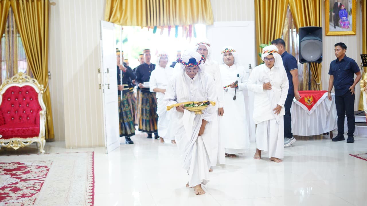 Bupati Bone Berikan Restu kepada Komunitas Adat dan Bissu untuk Gelar Prosesi Mallekke Uwae HJB ke-696