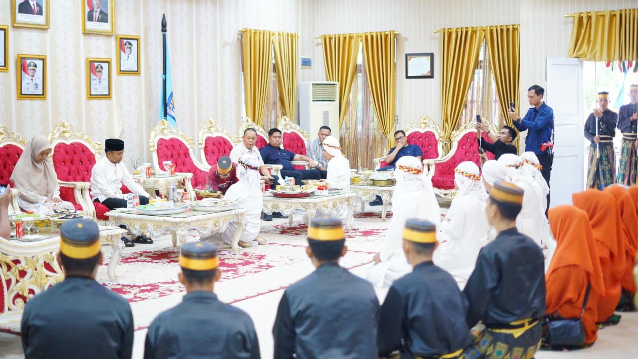 Bupati Bone Berikan Restu kepada Komunitas Adat dan Bissu untuk Gelar Prosesi Mallekke Uwae HJB ke-696