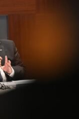 Penjelasan Menko Airlangga Hartarto Terkait Daftar Sektor yang Tetap Masuk Saat WFH ASN Hari Jumat Berlaku.